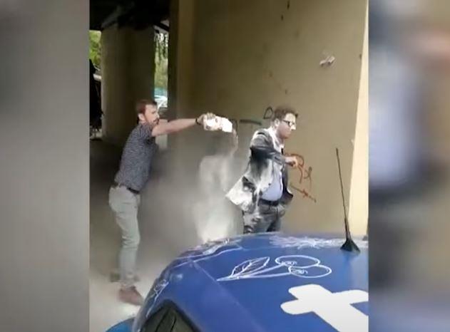 Видео: Косовскиот министер за финансии посипан со брашно
