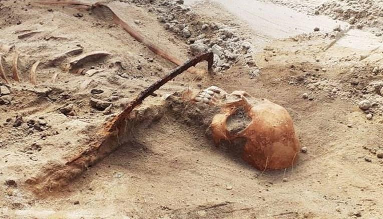Археолозите пронашле „вампир“ од 17.век, се обиделе да го спречат да излезе од гробот во Полска