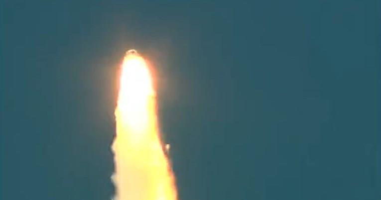 Капсула на Безос неочекувано се одвои од ракетата, избегната е трагедија (ВИДЕО)