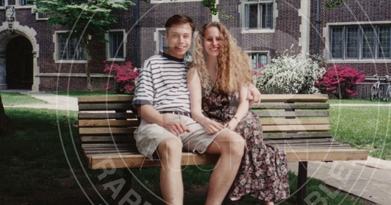 Девојката на Маск од студентските денови ги продава заедничките фотографии со милијардерот 