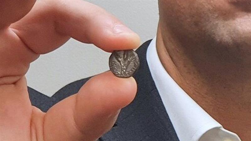 Сребрена паричка вредна милион долари, му е вратена на Израел 