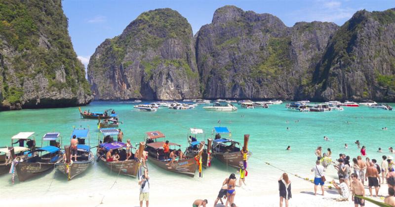 Холивудски гигант ќе мора да го финансира обновувањето на рајска плажа на Тајланд 