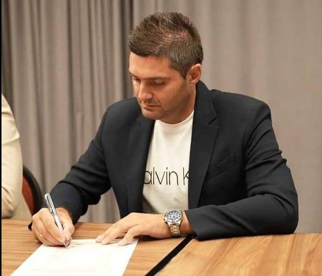 И директорот на ЈСП Турс Василевски со оставка до Арсовска