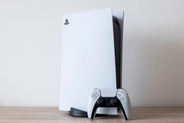 „Sony“ планира „PS5 Slim“ со одвојлив читач за дискови