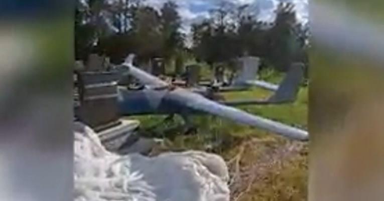 Воен дрон паднал на гробишта во Србија, уште еден во двор на семејна куќа
