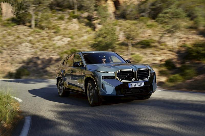 BMW го претстави новиот XM : Тежи три тони и се продава за најмалку 170.000 евра (ВИДЕО)
