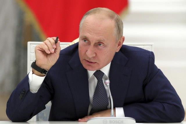 Путин ги потпиша законите за анексија на украинските територии