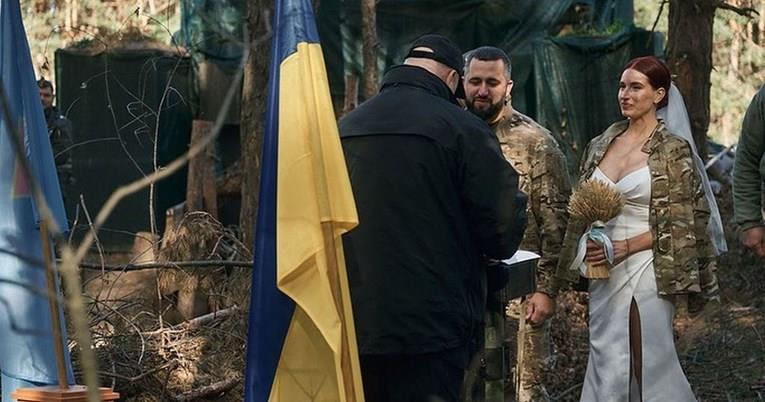Најпознатата украинска снајперистка се омажи за соборец на првата линија на фронтот (ВИДЕО)