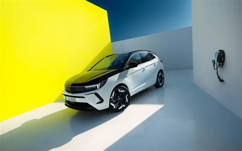НОВ OPEL GRANDLAND GSE