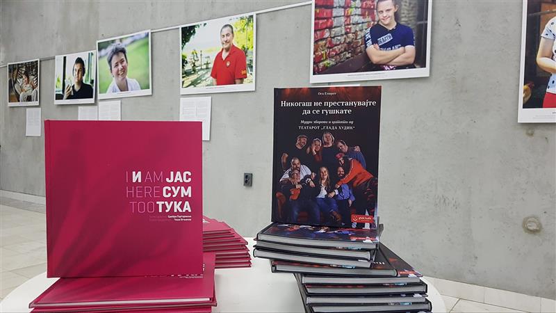 Отворена изложбата „И јас сум тука“ во штипскиот Центар за култура