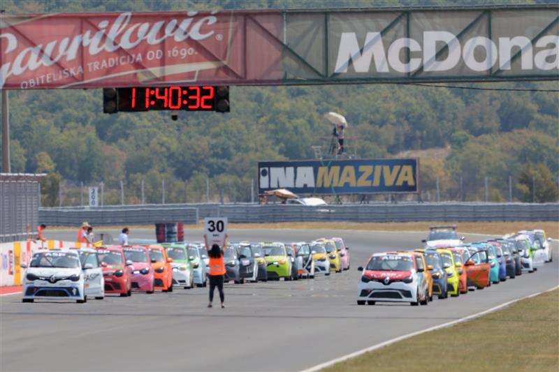 Twingo Cup викендов се вози на патеката Монца во Италија