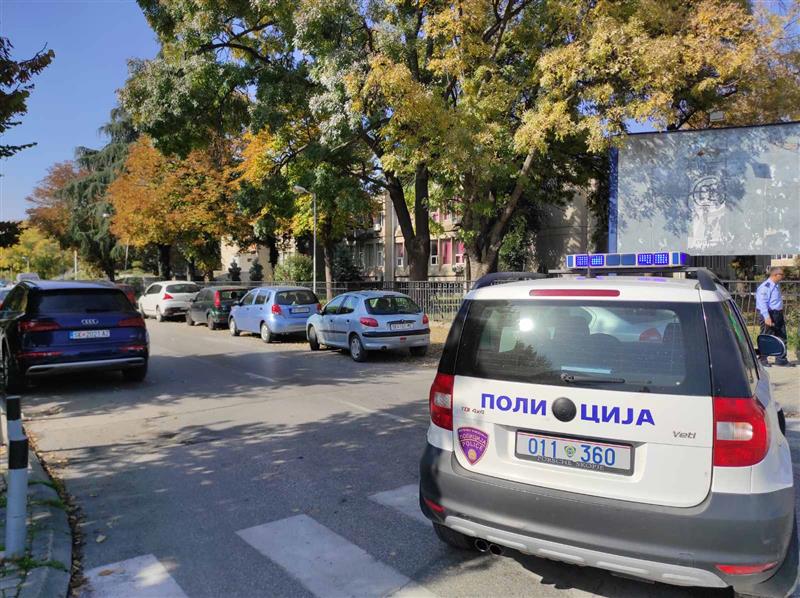 Лажни дојави за бомби во две училишта и Музеј