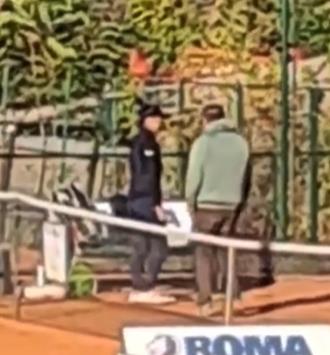 Вознемирувачко видео: Татко тепа ќерка