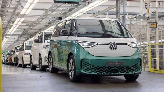„VW“ веќе има добиено над 20.000 нарачки за новото електрично комбе