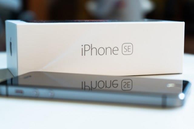 „iPhone SE 4“ би можел да има „OLED“ екран