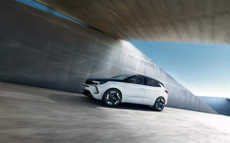 75 милионити Opel: Нов Grandland GSe “made in Eisenach”