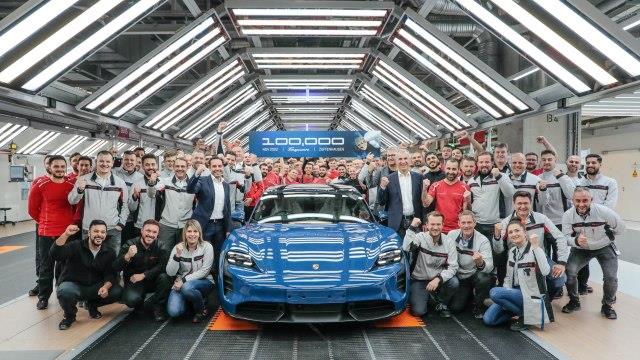 „Porsche“ веќе направи 100.000 електрични возила