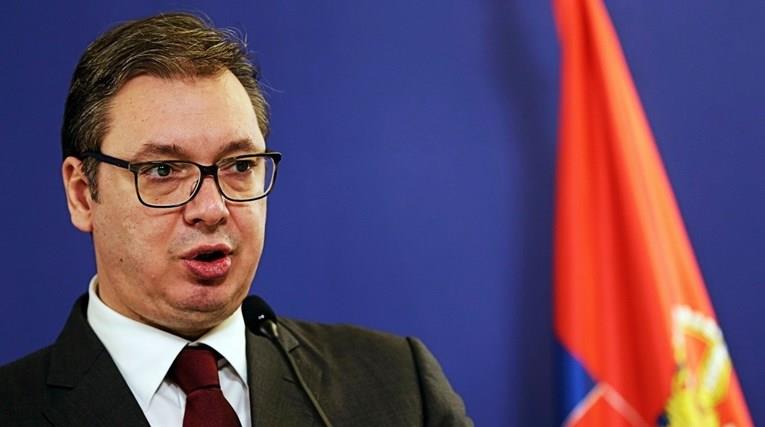 Вучиќ ги одликува суспендираните косовски полицајци: Нема да останете на улица 