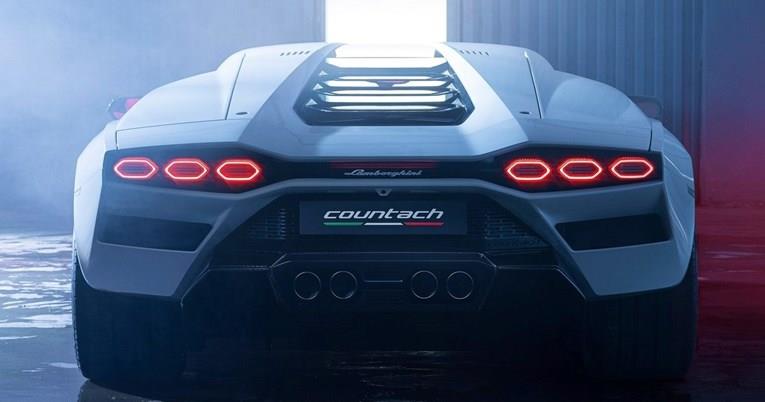 Прв пат се повлекуваат примероци на луксузниот Lamborghini Countach (ФОТО)