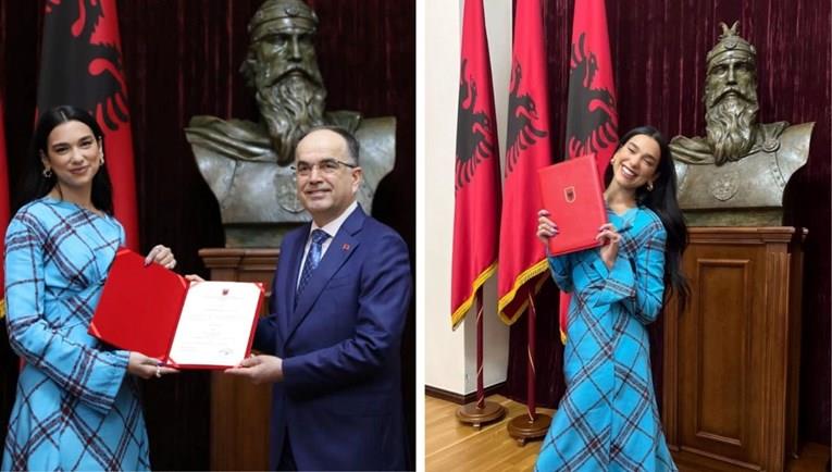 Дуа Липа стана Албанка, државјанство ѝ додели лично претседателот Бегај (ФОТО)