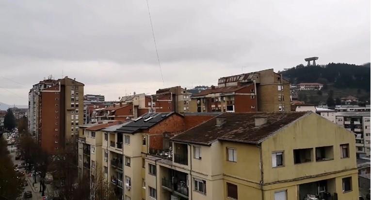 Сирени се слушаат во Косовска Митровица, се слушаат детонации (ВИДЕО)