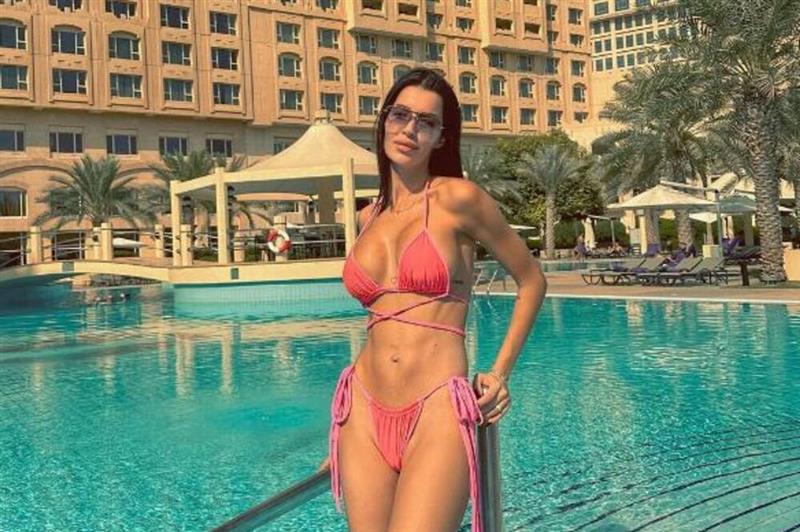 Жената „виновна“ за секс скандалот меѓу српските фудбалери објави фотка со мажот!?