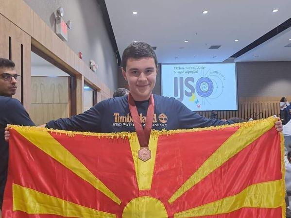 Бронзен медал за Христов на Интернационалната јуниорска олимпијада по природни науки