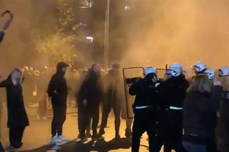 Насилни протести во Подгорица: Демонстранти се судрија со полицијата,испукани шок бомби (ВИДЕО)