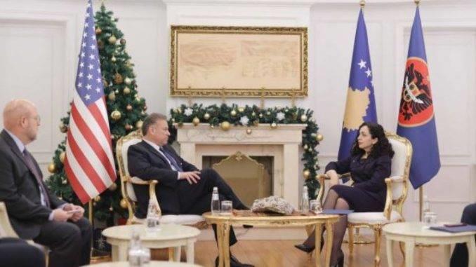 Косовската претседателка Османи на средба со Ескобар: Србија има намера да го минира дијалогот