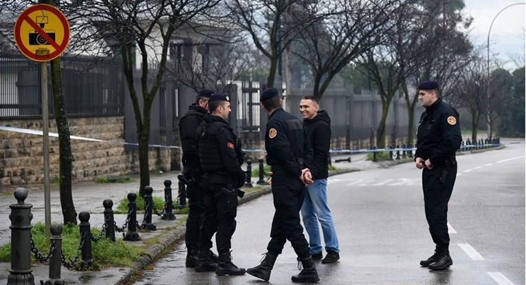 Црногорската полиција потврди дека дојавите за бомби во училиштата ги праќал малолетен Чех 