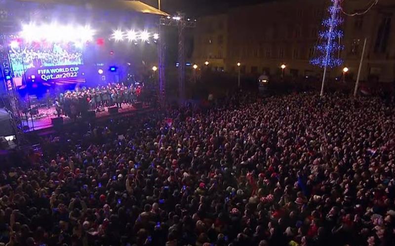 Хрватската репрезентација спектакуларно дочекана во Загреб, еуфорија на „Бан Јелачиќ“