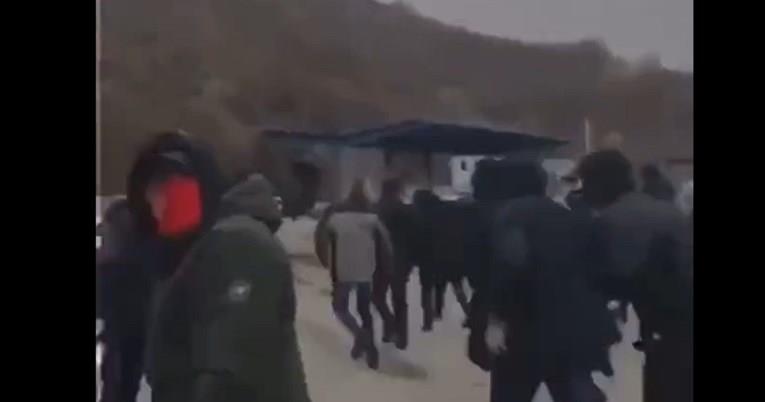 Српски националисти се судрија со полицијата на преминот Јариње (ВИДЕО)