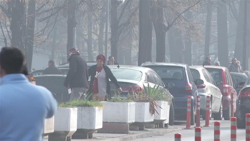 Лекарите препорачуваат поради загадувањето да носиме маски на отворено