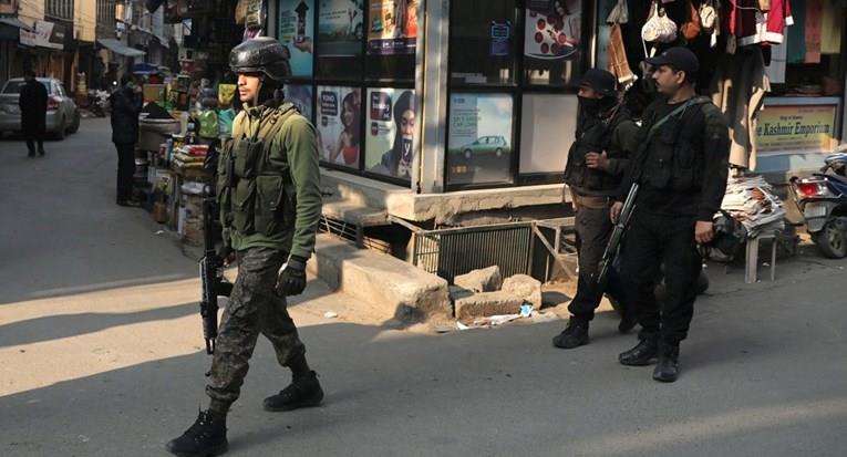 Седуммина до смрт претепале индиски војник , кој се пожалил поради снимка со неговата ќерка