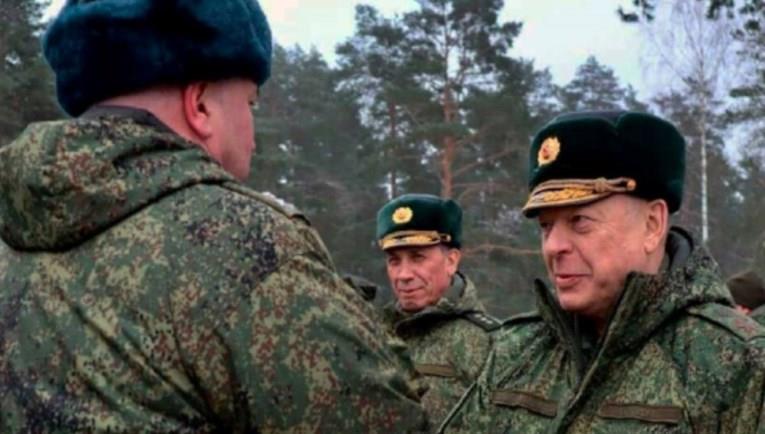 Командантот на руските копнени сили ја посети војската во Белорусија 