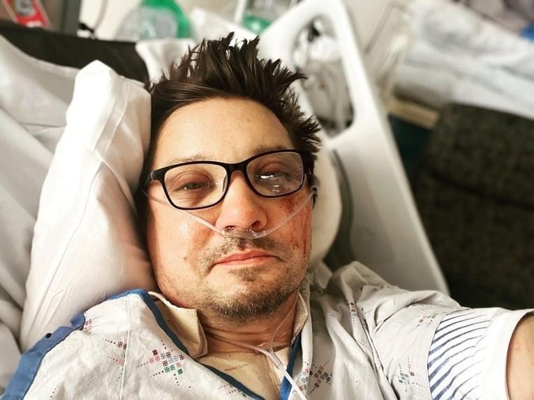 Сестрата на Џереми Ренер за неговата состојба: Воодушевени сме од напредокот 