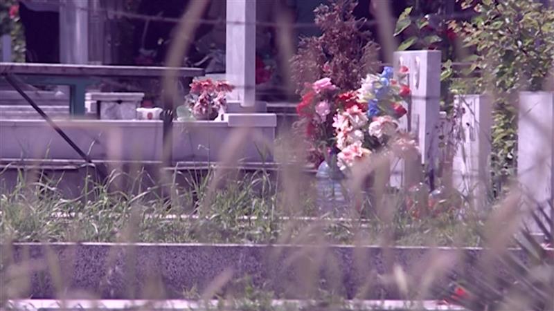 Граѓани од околината на Скопје ги погребуваат починатите, па потоа бараат потврда 