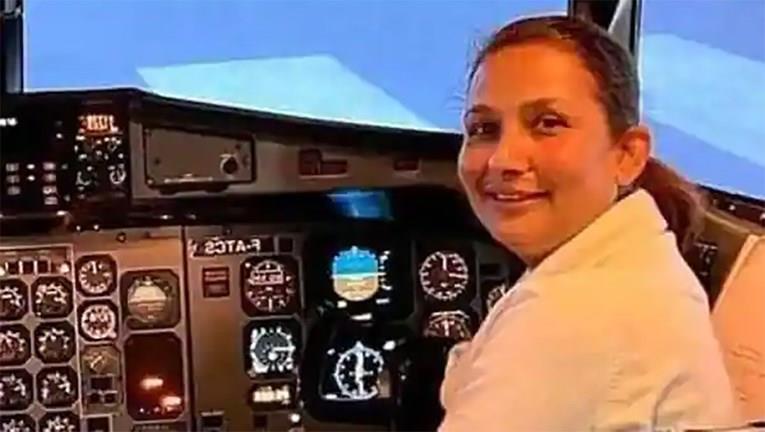 Пред 17 години во пад на авион загина нејзиниот сопруг – пилот, сега и таа загина како копилот 
