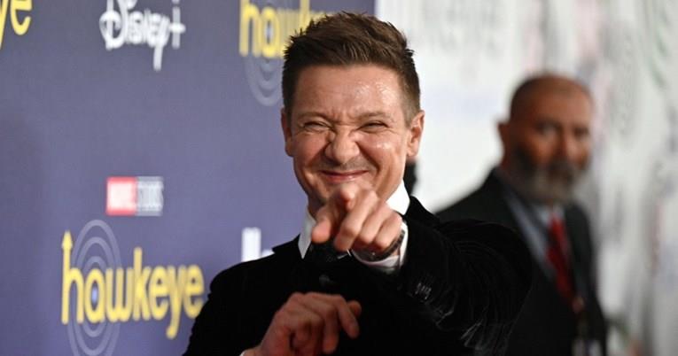 Џереми Ренер е пуштен од болница: Со семејството си дојдов дома 