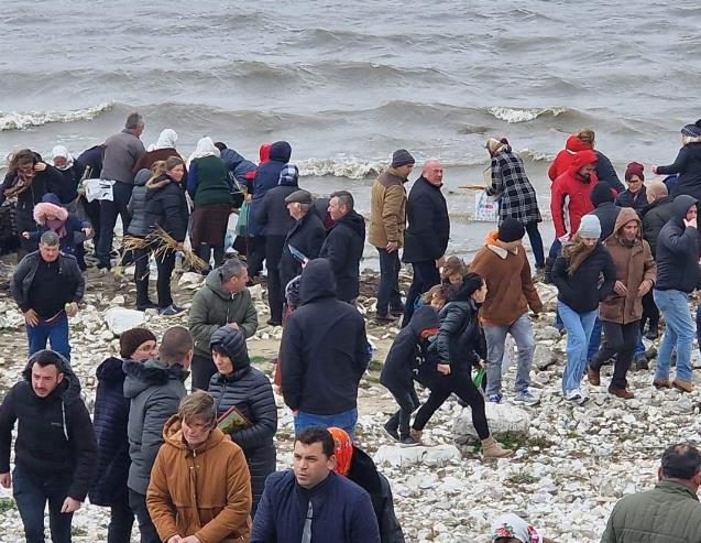 Македонците во Пустец го одбележаа Богојавление-Водици, најсреќен Деан Сотир
