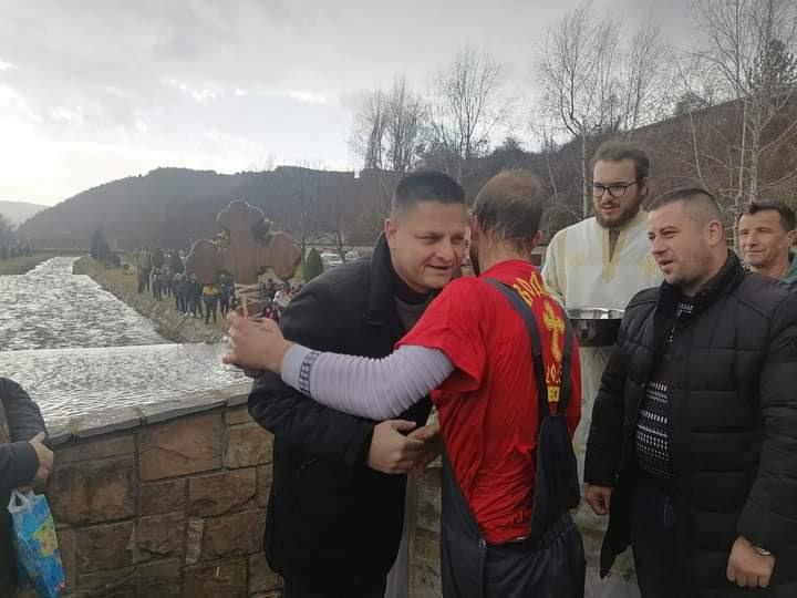 Во Македонска Каменица светиот крст во рацете на Игор Маринковски