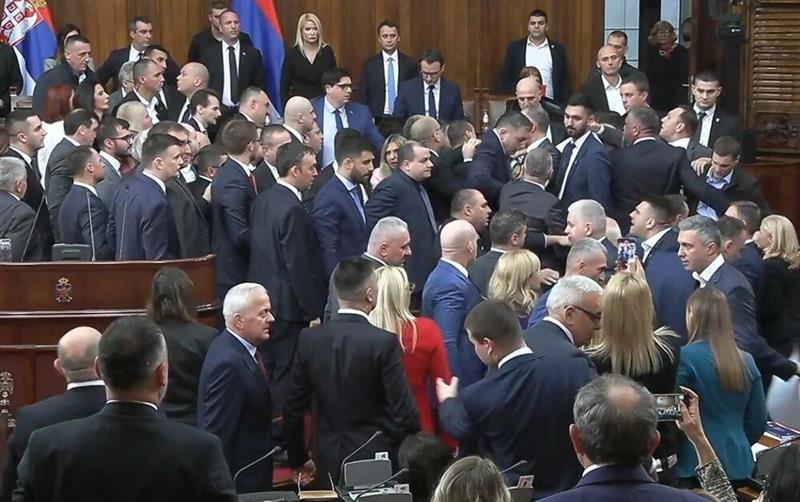 Фото: Скандал во Собрание на Србија