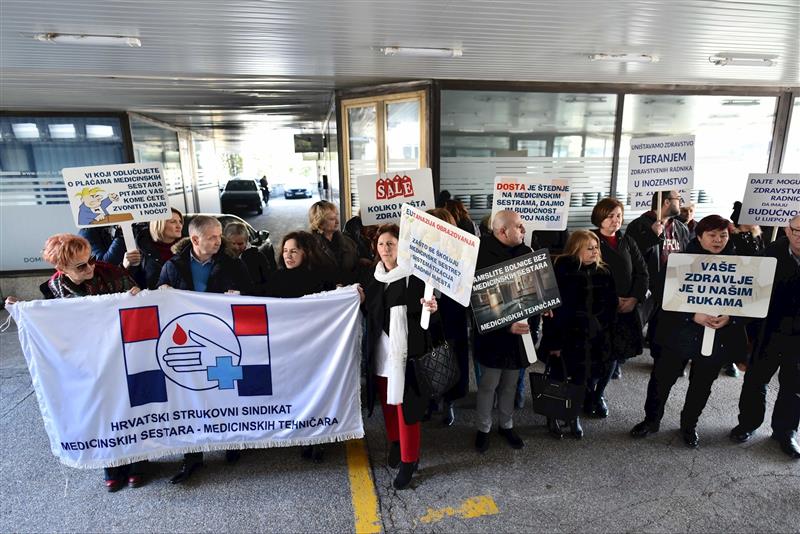 Во Загреб протестираат здравствените работници