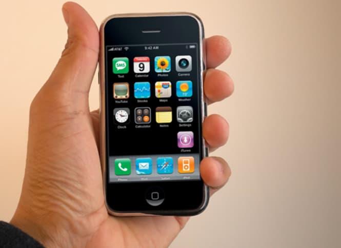 Првиот iPhone на аукција се продава и за 50.000 долари 