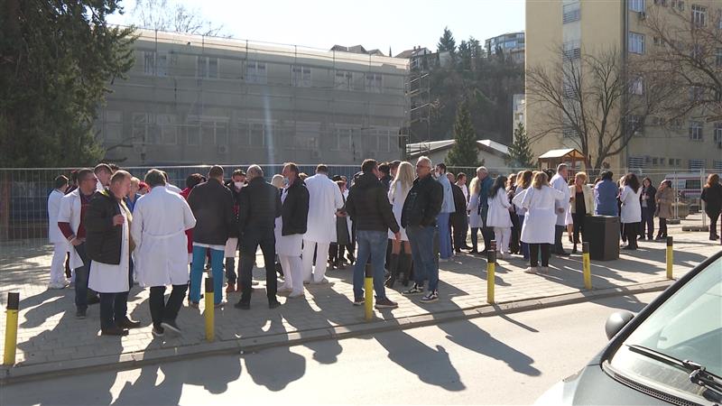 Мирни протести на здравствените работници поради неисплатените јануарски плати