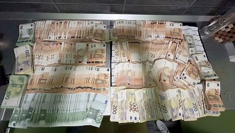 Голема акција во Србија: Две фирми ограбиле 127.000 странци за 7 милијарди долари