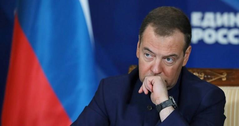 Медведев: Русија ќе се распадне ако ја изгуби војната 