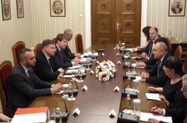 Домбровскис: ЕК продолжува да ја поддржува Бугарија на нејзиниот пат кон еврото