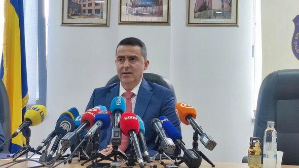 Диплома во БИХ може да се купи на бензинска пумпа, тврди главниот обвинител Кајганиќ
