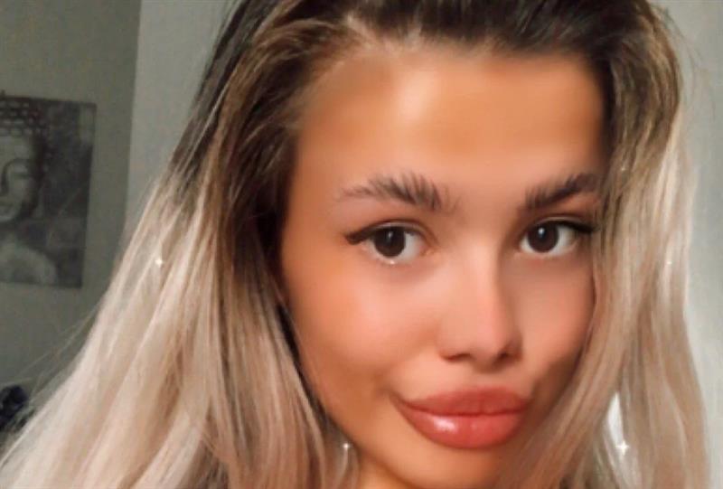 Ја избркале од работа затоа што им го одвлекувала вниманието на муштериите (фото/видео)